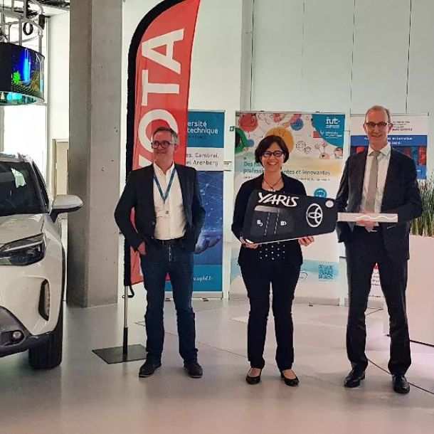 Toyota fait don de 2 voitures hybrides à l’IUT de Valenciennes