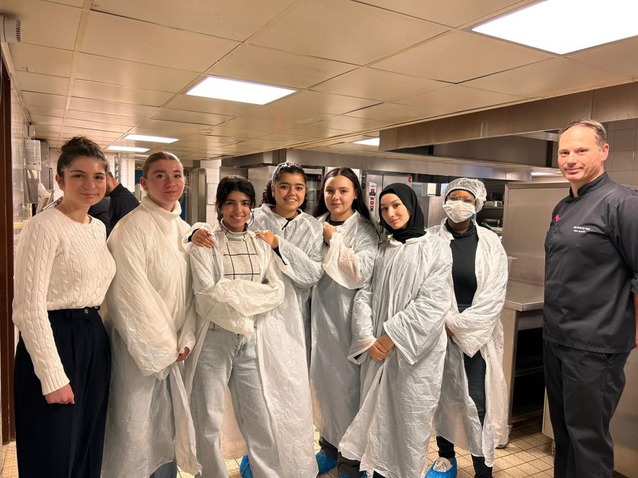 Des étudiants en BUT Génie Biologique de l&rsquo;IUT de Créteil-Vitry visitent des cuisines de restauration collective